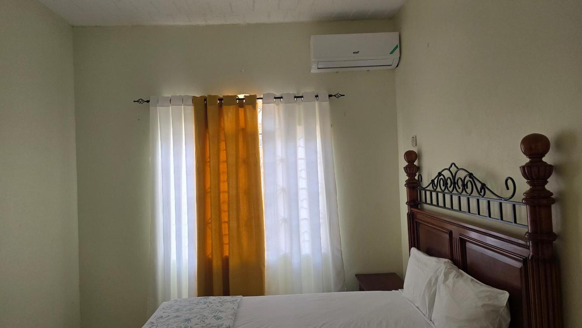 Wizzy Apartment White River Ocho Rios Phòng bức ảnh